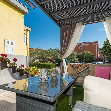 Dom wakacyjny Modern In With Terrace *
