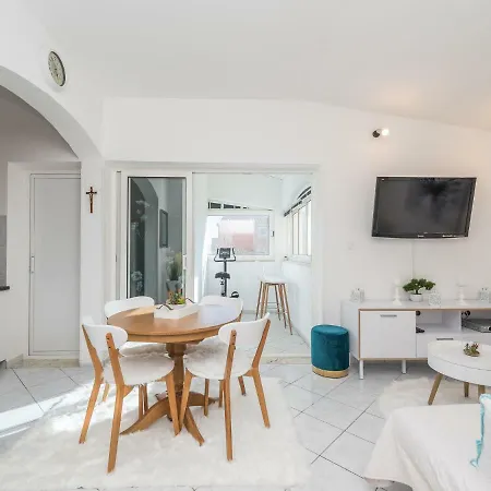 Dom wakacyjny Modern In With Terrace *